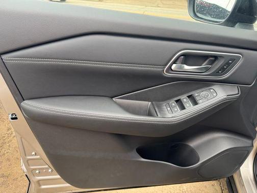 Champagne Silver/Black 2026 Nissan Rogue Platinum