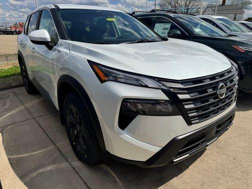 Everest White Pearl Tricoat 2026 Nissan Rogue SV