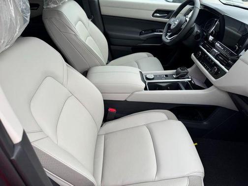 2025 Nissan Pathfinder SL 4WD