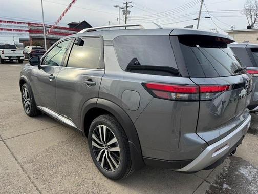 2025 Nissan Pathfinder Platinum 4WD