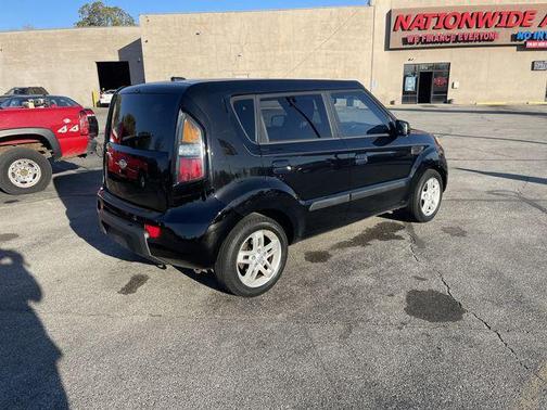 Photo 5 of 10 of 2010 Kia Soul +