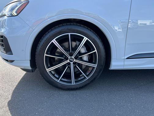 2021 Audi Q7 55 Prestige