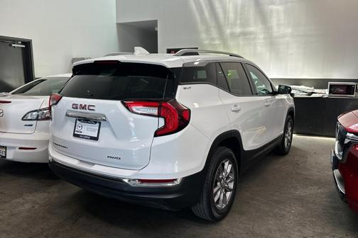 2024 GMC Terrain SLT