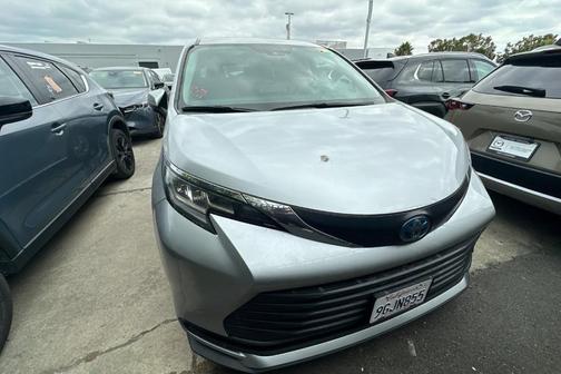 2023 Toyota Sienna LE