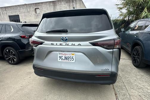 2023 Toyota Sienna LE