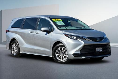 2023 Toyota Sienna LE