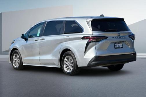 2023 Toyota Sienna LE