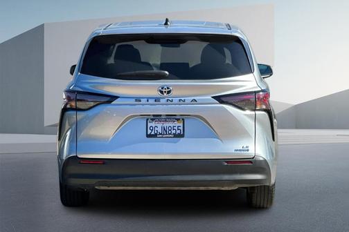 2023 Toyota Sienna LE