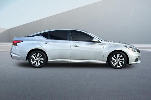2022 Nissan Altima 2.5 S