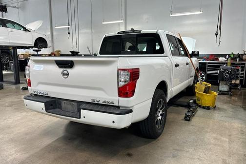 2022 Nissan Titan SV