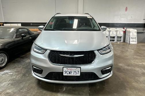 2022 Chrysler Pacifica Touring-L