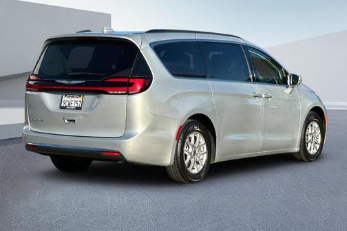 2022 Chrysler Pacifica Touring-L