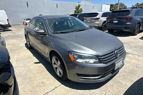 2012 Volkswagen Passat 2.5 SE