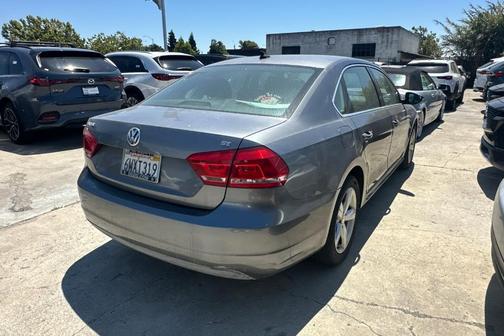 2012 Volkswagen Passat 2.5 SE