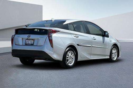 2016 Toyota Prius Three