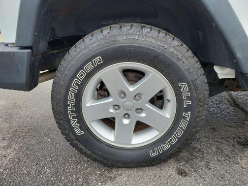 Bright White Clearcoat 2017 Jeep Wrangler Sport