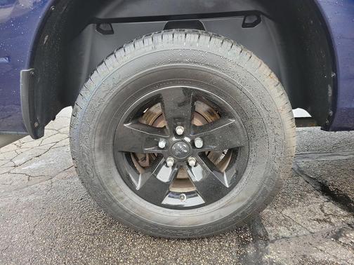 True Blue Pearlcoat 2017 RAM 1500 Tradesman/Express