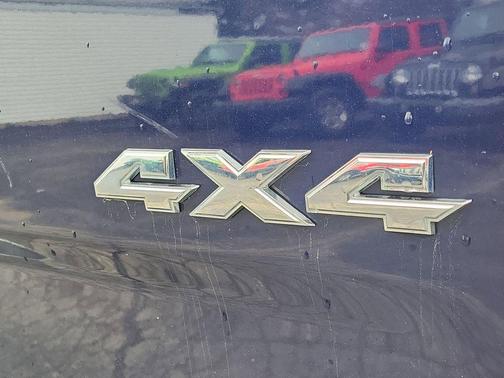 True Blue Pearlcoat 2017 RAM 1500 Tradesman/Express