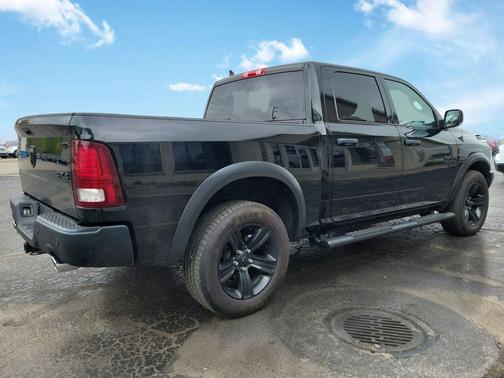 Diamond Black 2021 RAM 1500 Classic SLT