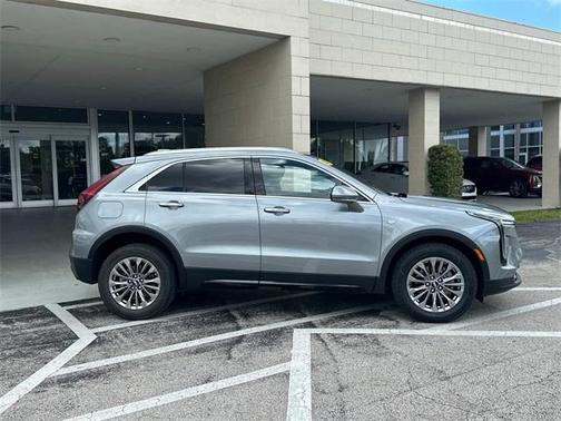 2024 Cadillac XT4 Premium Luxury