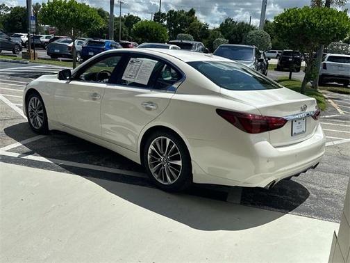 2022 INFINITI Q50 LUXE
