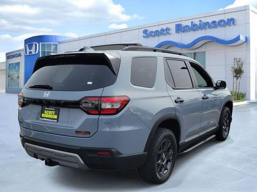 Sonic Gray Pearl 2025 Honda Pilot TrailSport