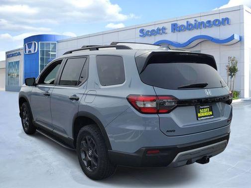 Sonic Gray Pearl 2025 Honda Pilot TrailSport