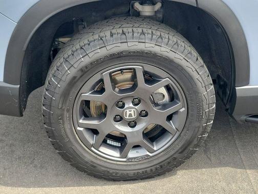 Sonic Gray Pearl 2025 Honda Pilot TrailSport