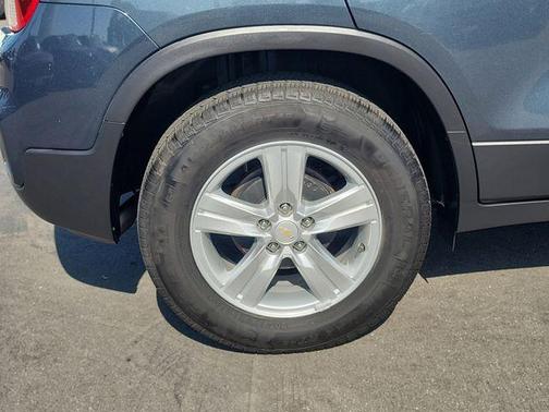Shadow Gray Metallic 2021 Chevrolet Trax LS
