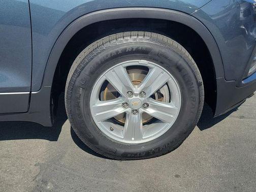 Shadow Gray Metallic 2021 Chevrolet Trax LS