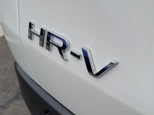 Platinum White Pearl 2026 Honda HR-V LX