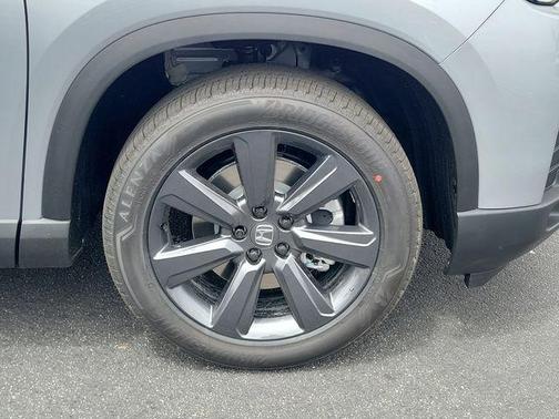 Solar Silver Metallic 2026 Honda Pilot Sport