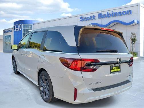 Platinum White Pearl 2026 Honda Odyssey Touring