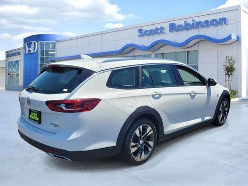 Summit White 2018 Buick Regal TourX Preferred