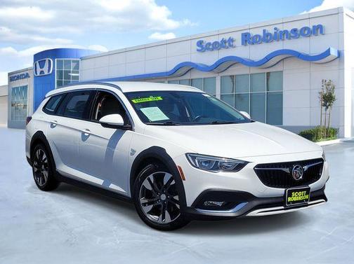 Summit White 2018 Buick Regal TourX Preferred