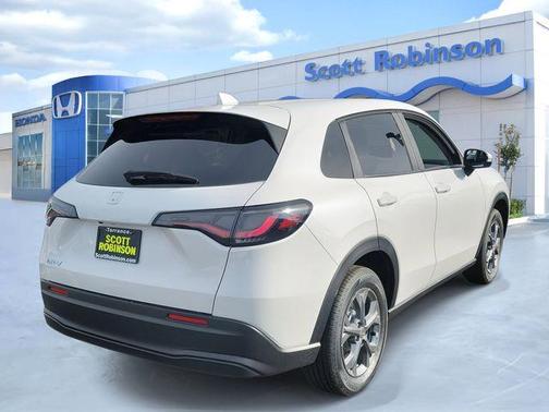 Platinum White Pearl 2026 Honda HR-V LX