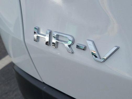 Platinum White Pearl 2026 Honda HR-V LX