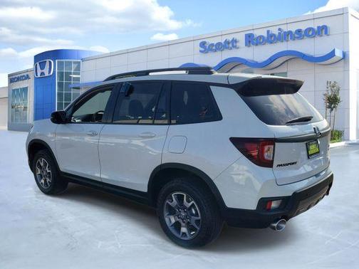 Platinum White Pearl 2023 Honda Passport TrailSport