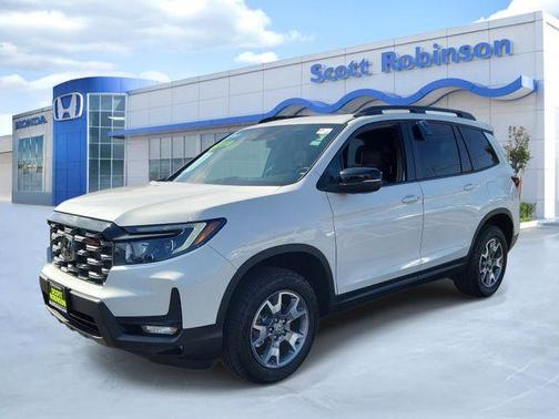 Platinum White Pearl 2023 Honda Passport TrailSport