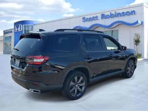 Crystal Black Pearl 2024 Honda Pilot Sport