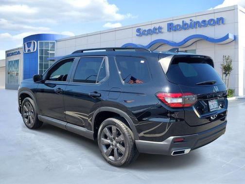 Crystal Black Pearl 2024 Honda Pilot Sport