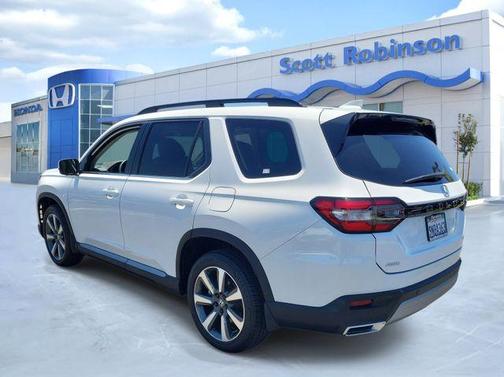 Platinum White Pearl 2024 Honda Pilot Elite