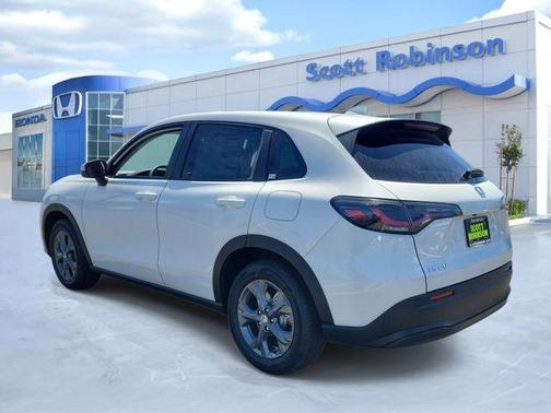 Platinum White Pearl 2026 Honda HR-V LX