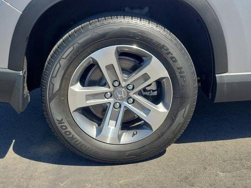 Lunar Silver Metallic 2023 Honda Pilot EX-L 7-Passenger