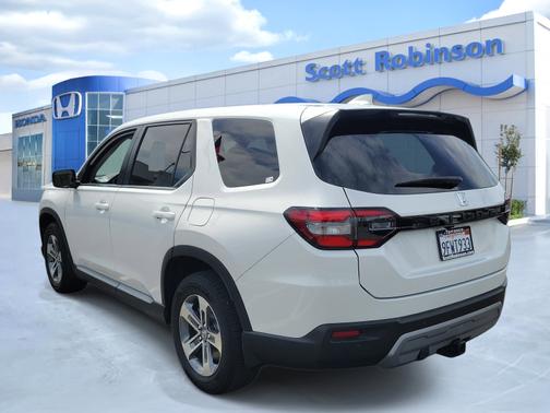 Platinum White Pearl 2023 Honda Pilot
