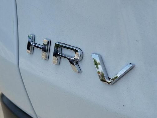 Platinum White Pearl 2024 Honda HR-V LX