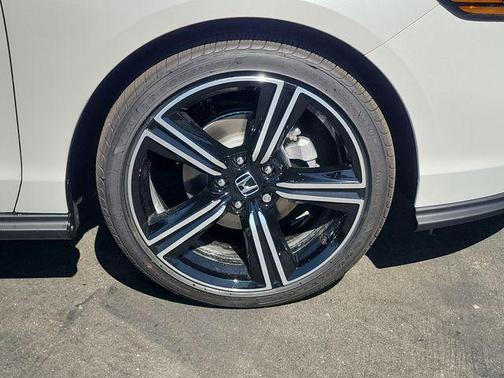 Platinum White Pearl 2026 Honda Accord SE