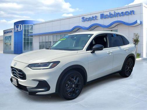 Platinum White Pearl 2024 Honda HR-V Sport
