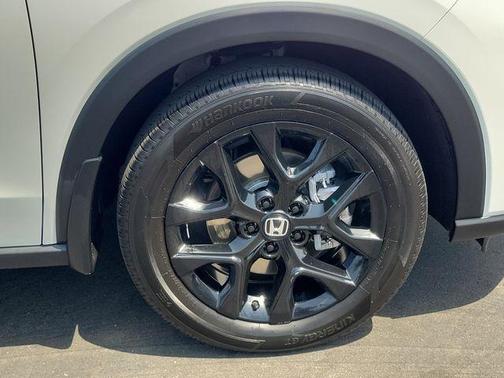 Platinum White Pearl 2024 Honda HR-V Sport