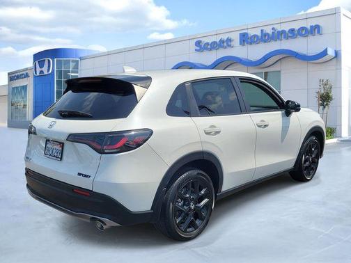 Platinum White Pearl 2024 Honda HR-V Sport